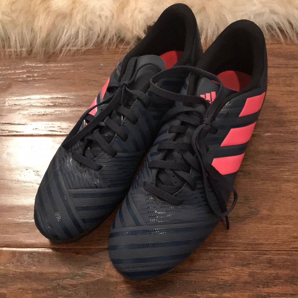 Adidas women’s soccer shoes pink blue